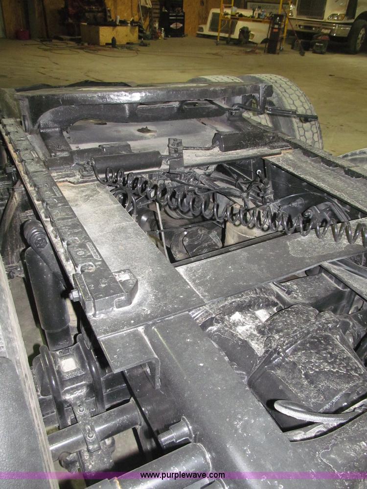 image for item B5348 1998 Freightliner FLD120 day cab semi truck