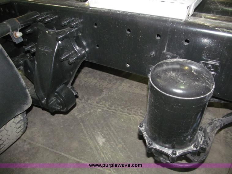 image for item B5348 1998 Freightliner FLD120 day cab semi truck