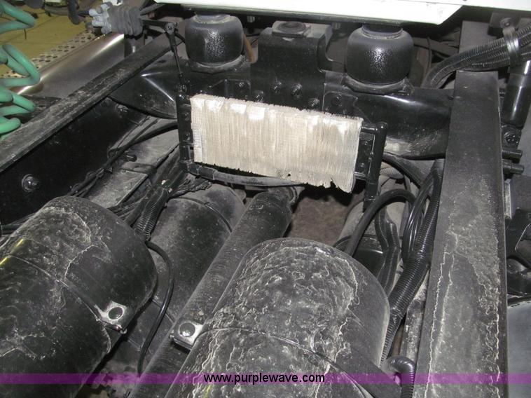 image for item B5348 1998 Freightliner FLD120 day cab semi truck