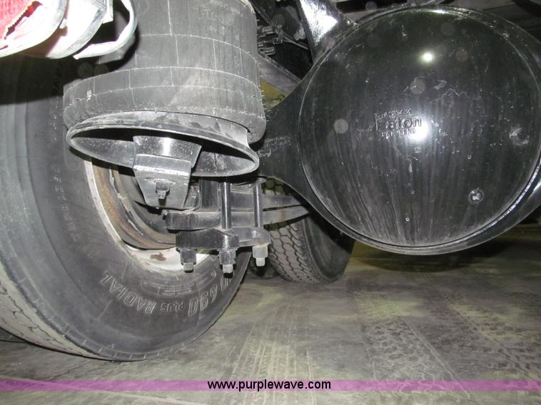 image for item B5348 1998 Freightliner FLD120 day cab semi truck