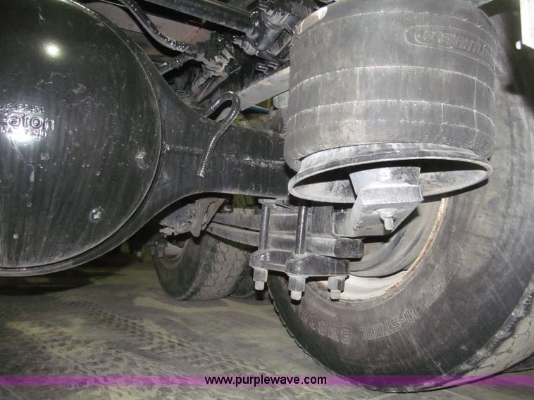 image for item B5348 1998 Freightliner FLD120 day cab semi truck