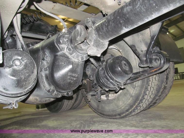 image for item B5348 1998 Freightliner FLD120 day cab semi truck