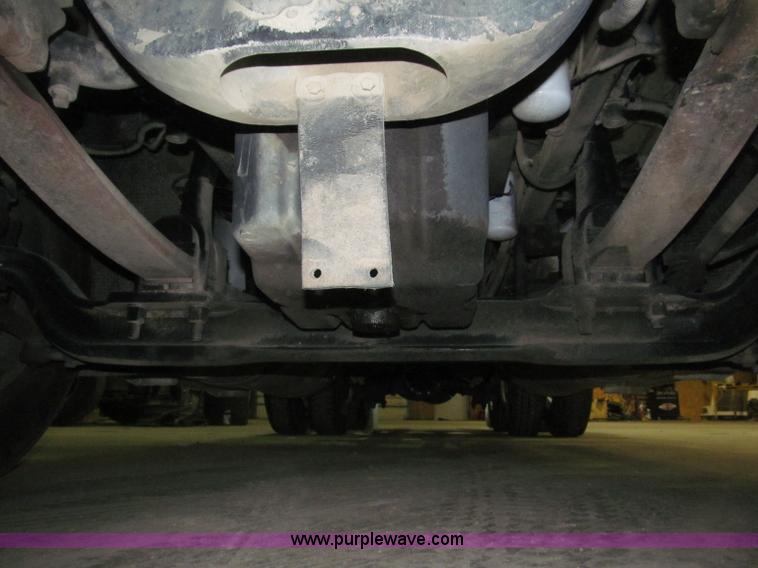 image for item B5348 1998 Freightliner FLD120 day cab semi truck