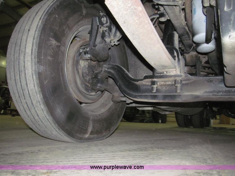 image for item B5348 1998 Freightliner FLD120 day cab semi truck