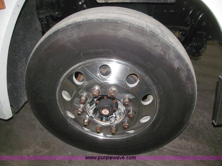 image for item B5348 1998 Freightliner FLD120 day cab semi truck