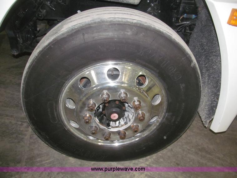 image for item B5348 1998 Freightliner FLD120 day cab semi truck