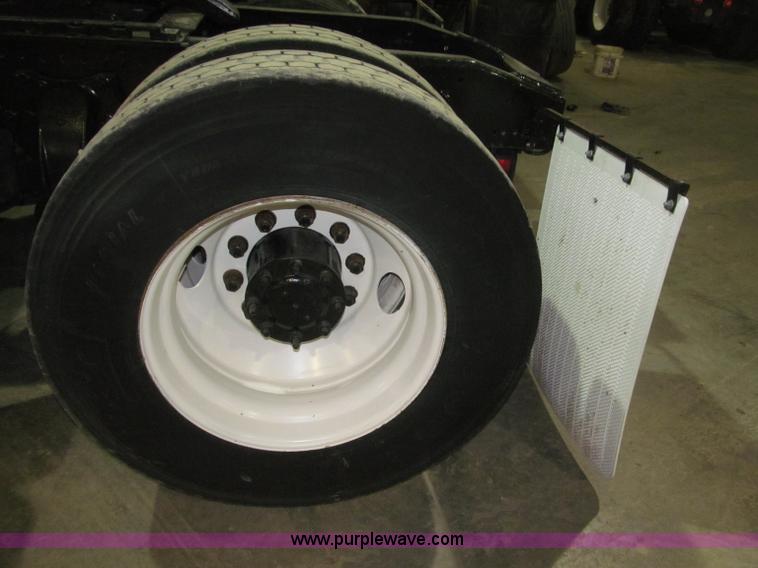 image for item B5348 1998 Freightliner FLD120 day cab semi truck