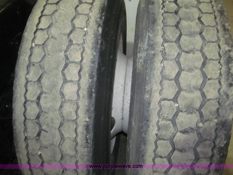 image for item B5348 1998 Freightliner FLD120 day cab semi truck