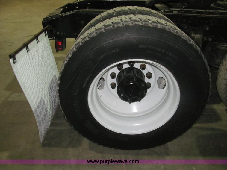 image for item B5348 1998 Freightliner FLD120 day cab semi truck