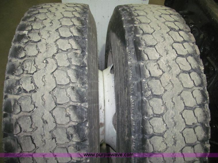 image for item B5348 1998 Freightliner FLD120 day cab semi truck