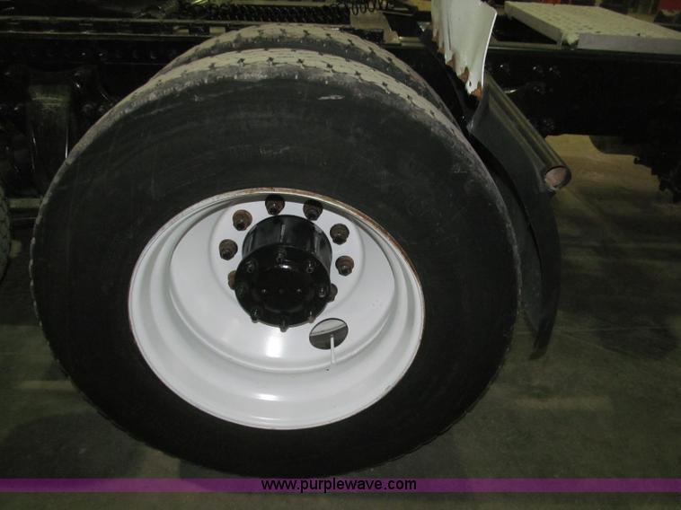 image for item B5348 1998 Freightliner FLD120 day cab semi truck