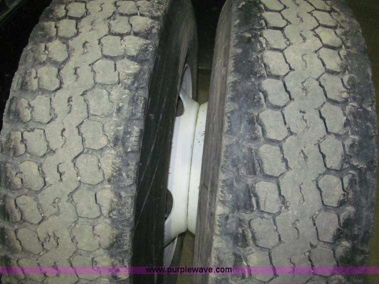 image for item B5348 1998 Freightliner FLD120 day cab semi truck