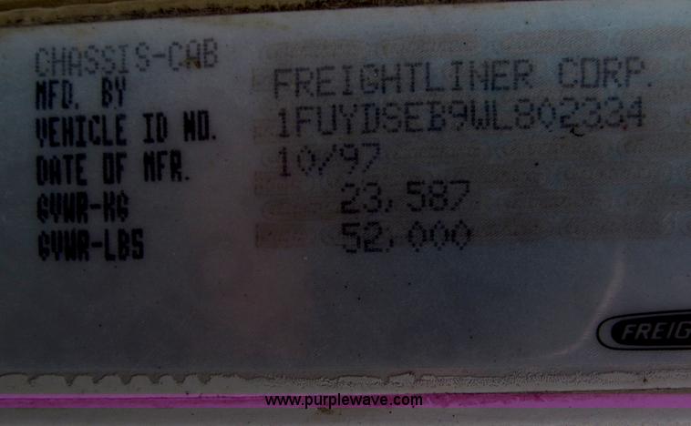 image for item B5348 1998 Freightliner FLD120 day cab semi truck