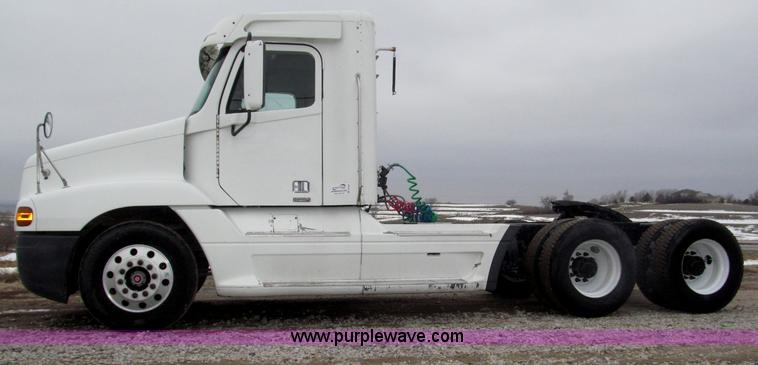 image for item B5349 2001 Freightliner Century Class day cab semi truck