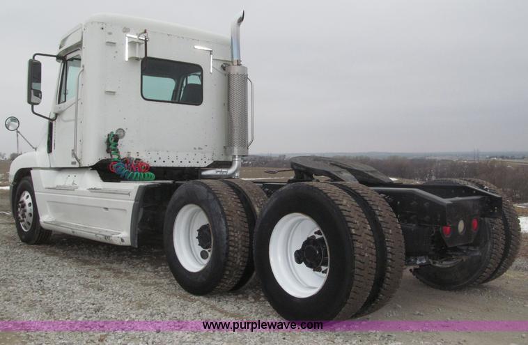 image for item B5349 2001 Freightliner Century Class day cab semi truck