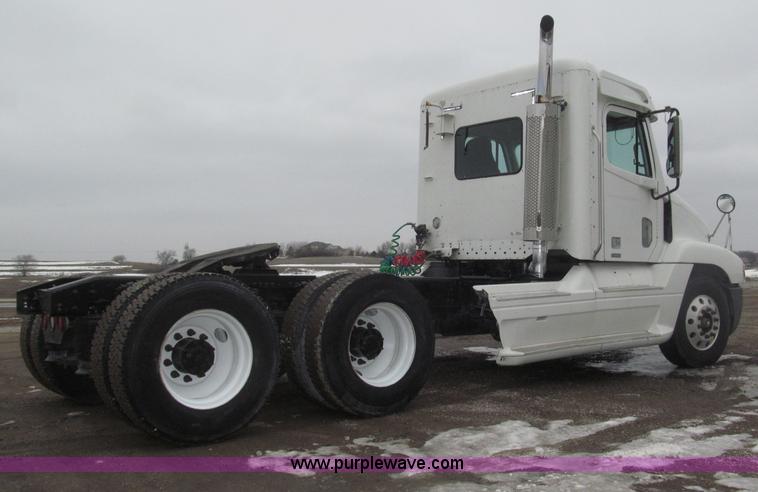 image for item B5349 2001 Freightliner Century Class day cab semi truck
