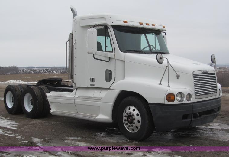 image for item B5349 2001 Freightliner Century Class day cab semi truck