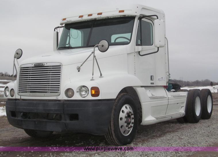 image for item B5349 2001 Freightliner Century Class day cab semi truck