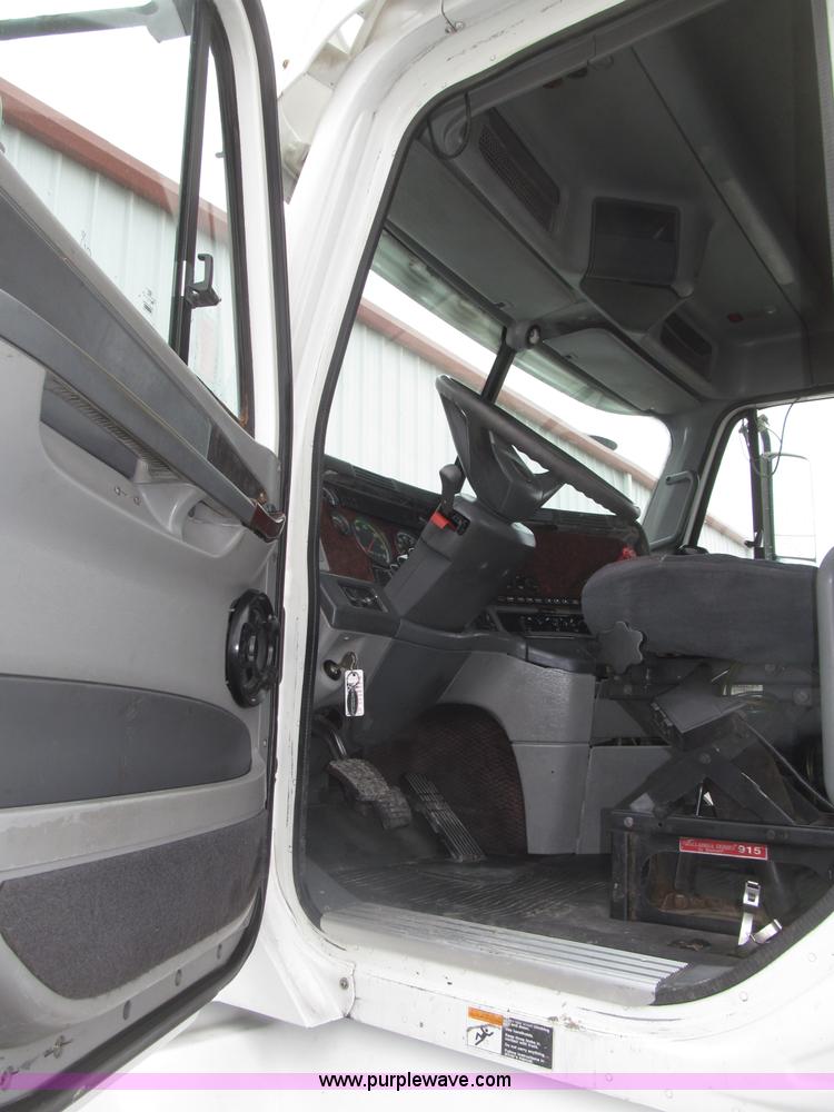 image for item B5349 2001 Freightliner Century Class day cab semi truck