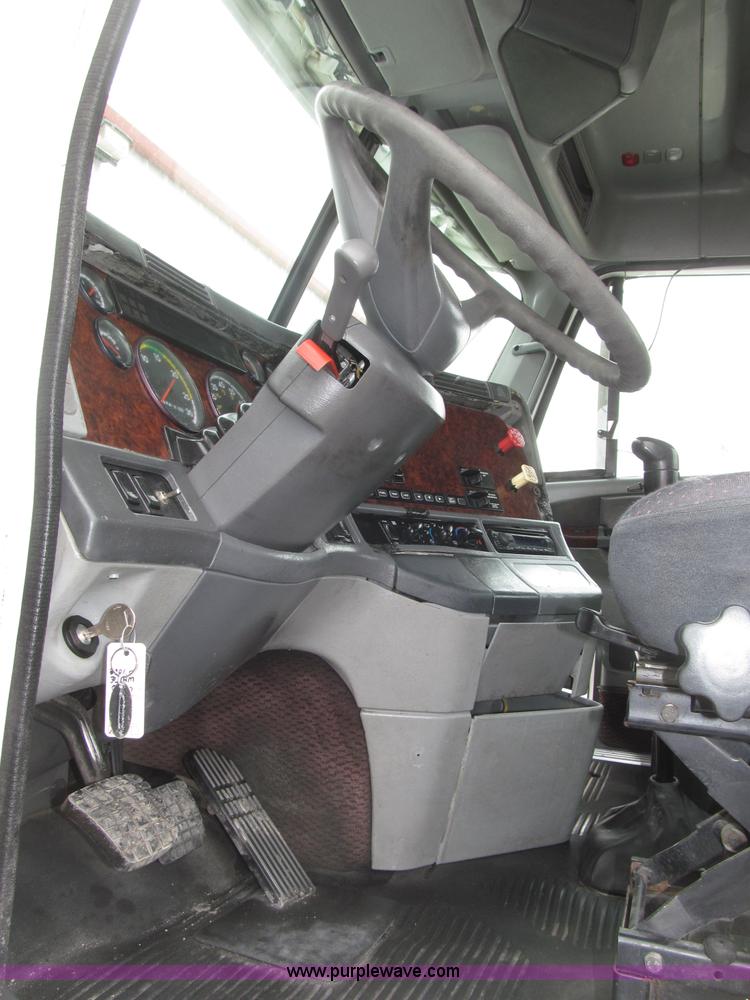 image for item B5349 2001 Freightliner Century Class day cab semi truck