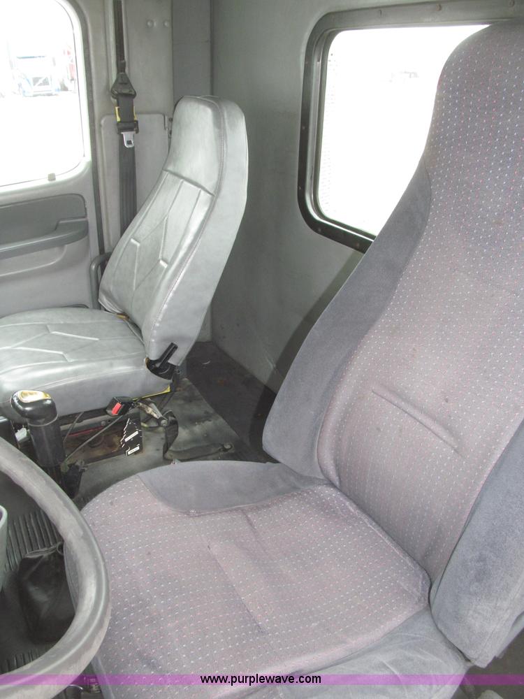 image for item B5349 2001 Freightliner Century Class day cab semi truck