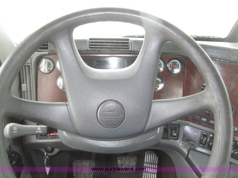 image for item B5349 2001 Freightliner Century Class day cab semi truck