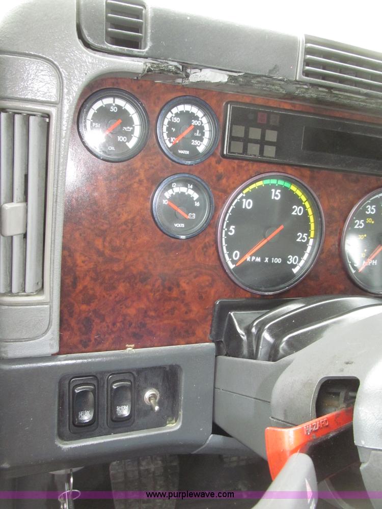 image for item B5349 2001 Freightliner Century Class day cab semi truck