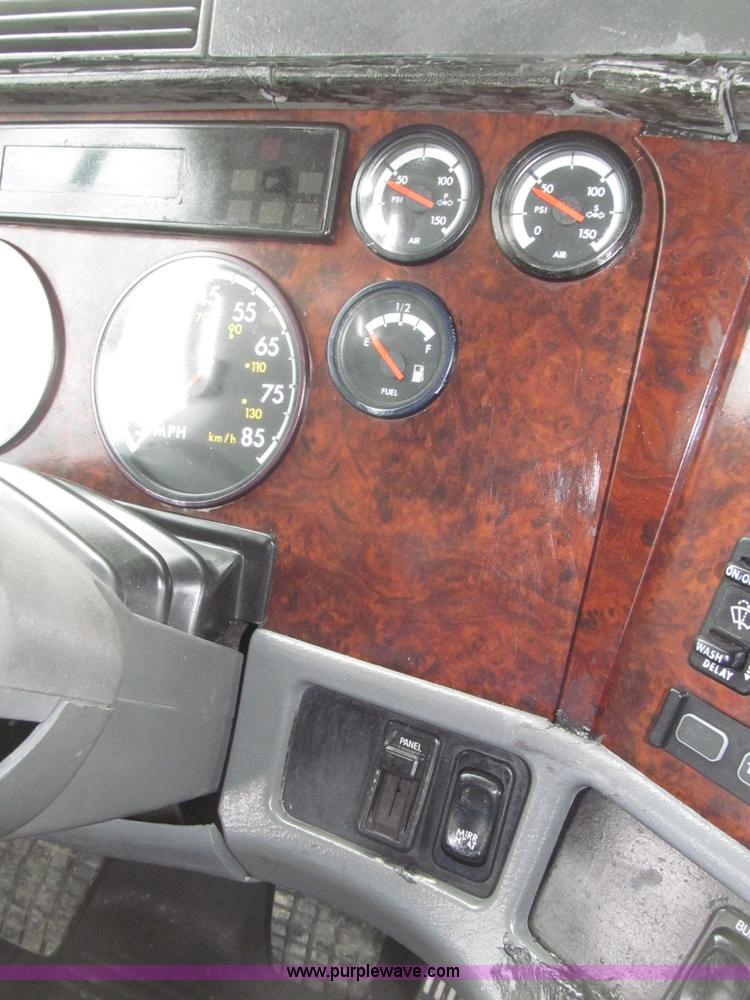 image for item B5349 2001 Freightliner Century Class day cab semi truck