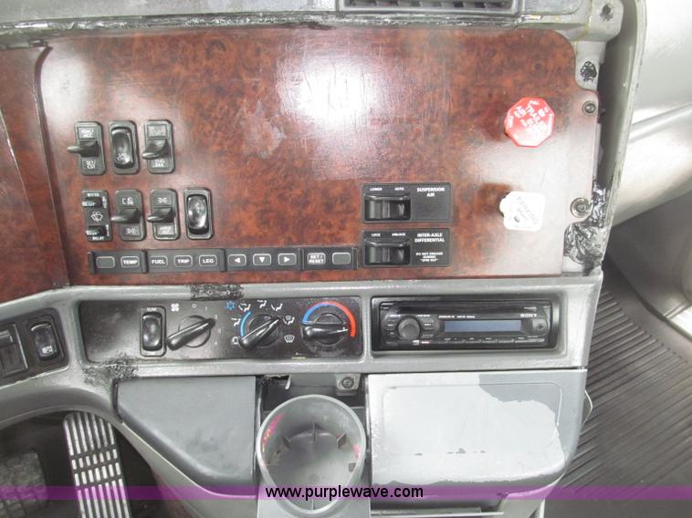 image for item B5349 2001 Freightliner Century Class day cab semi truck