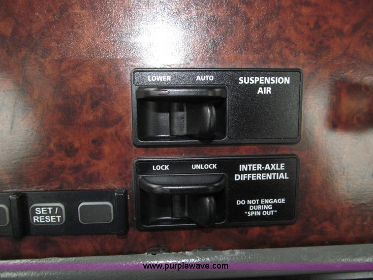 image for item B5349 2001 Freightliner Century Class day cab semi truck