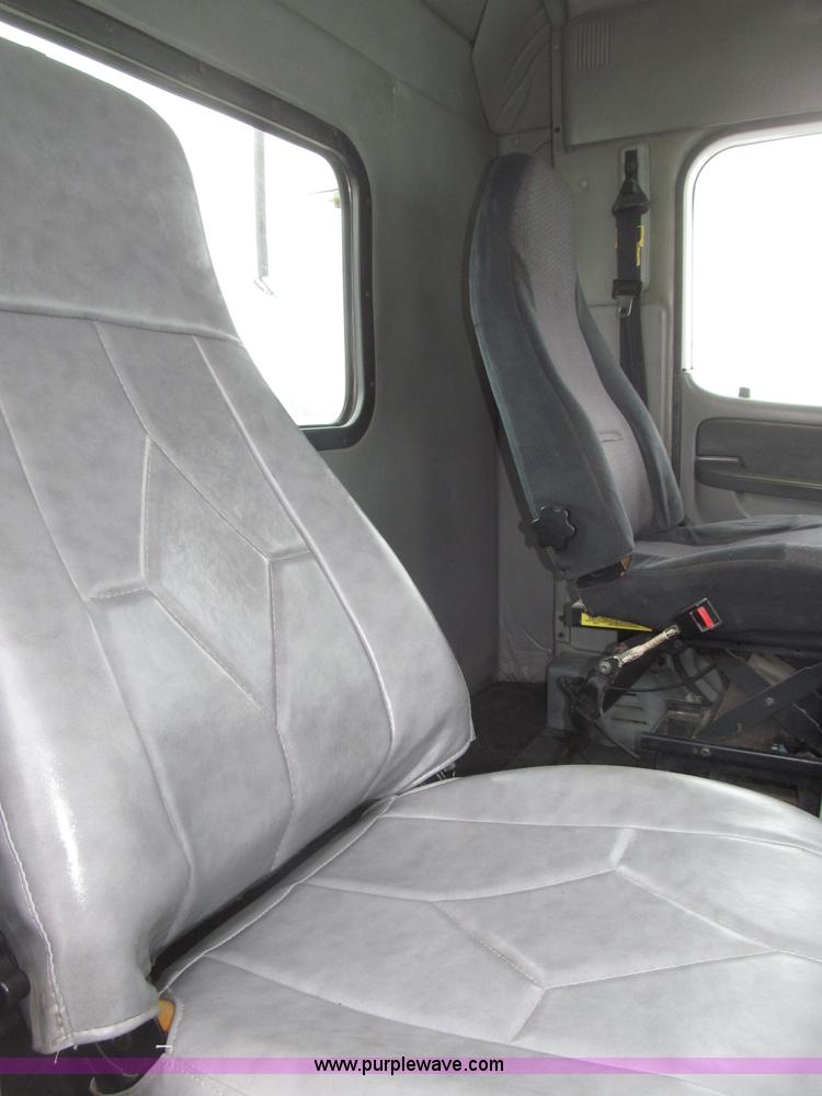 image for item B5349 2001 Freightliner Century Class day cab semi truck