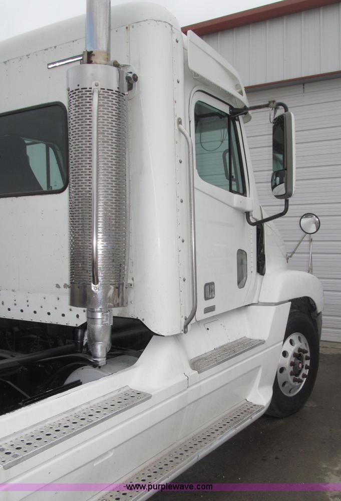 image for item B5349 2001 Freightliner Century Class day cab semi truck