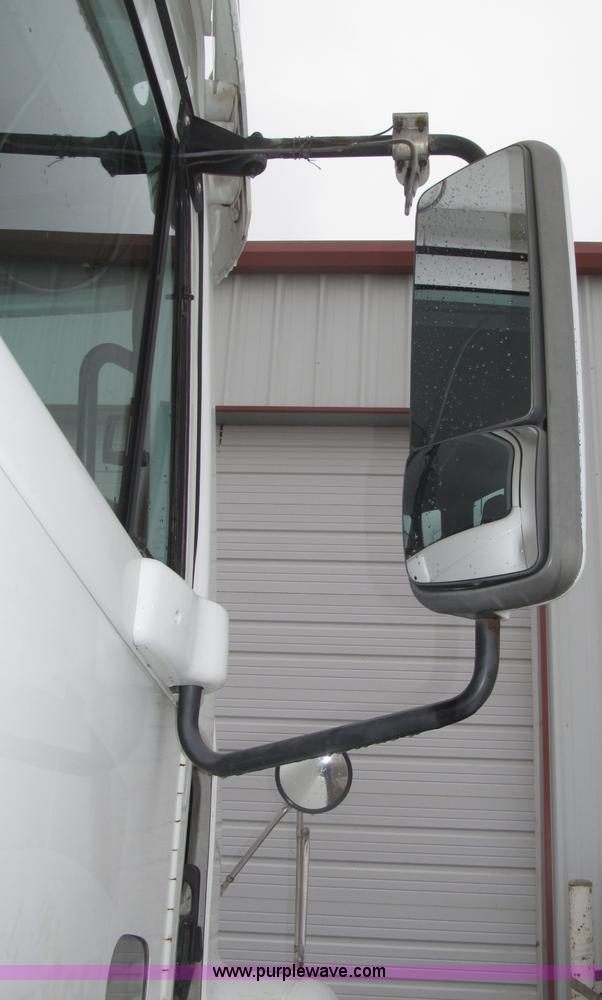 image for item B5349 2001 Freightliner Century Class day cab semi truck