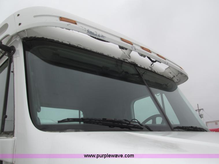 image for item B5349 2001 Freightliner Century Class day cab semi truck