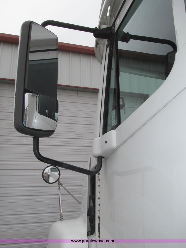 image for item B5349 2001 Freightliner Century Class day cab semi truck