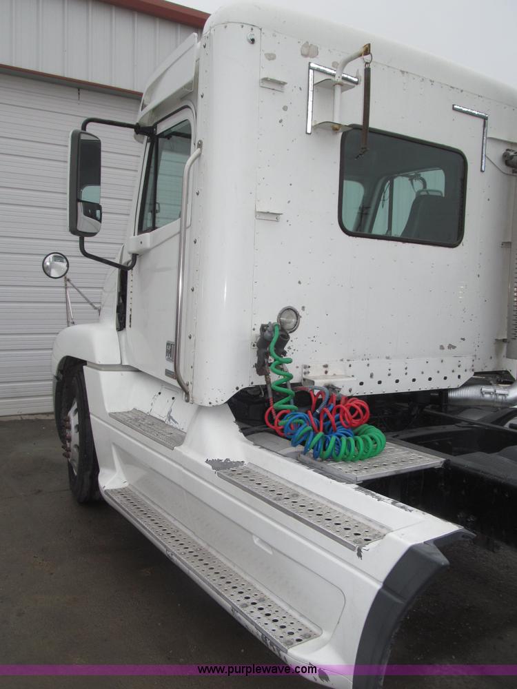 image for item B5349 2001 Freightliner Century Class day cab semi truck