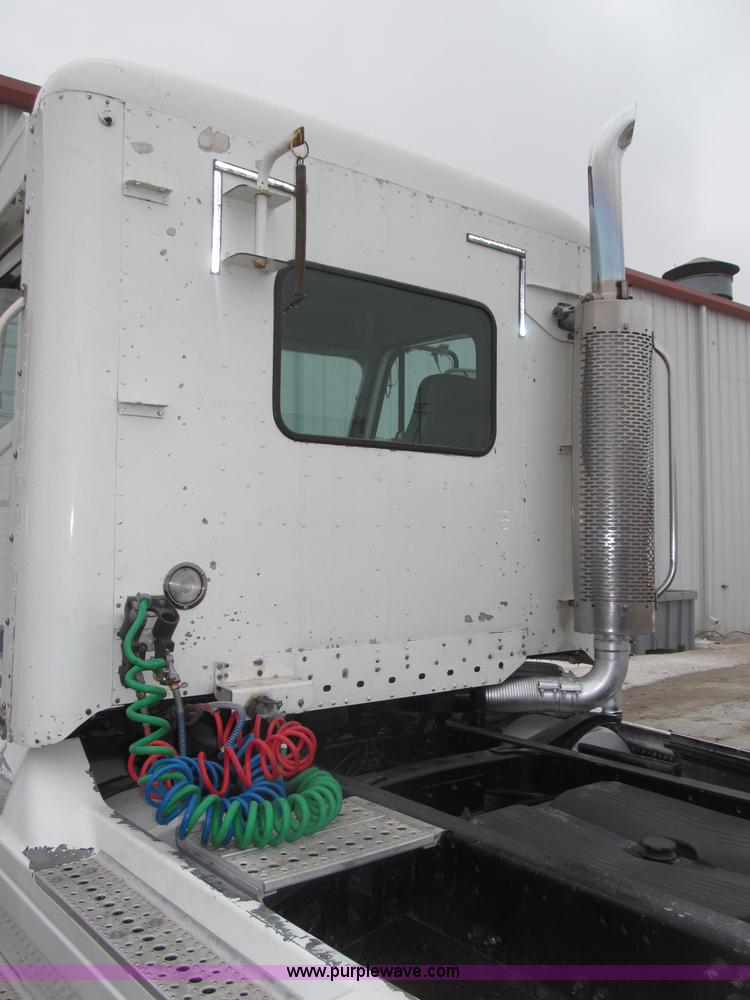 image for item B5349 2001 Freightliner Century Class day cab semi truck