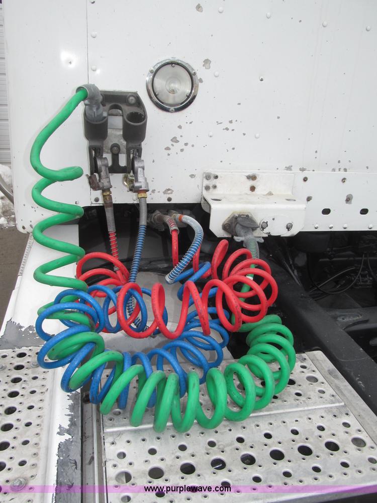 image for item B5349 2001 Freightliner Century Class day cab semi truck