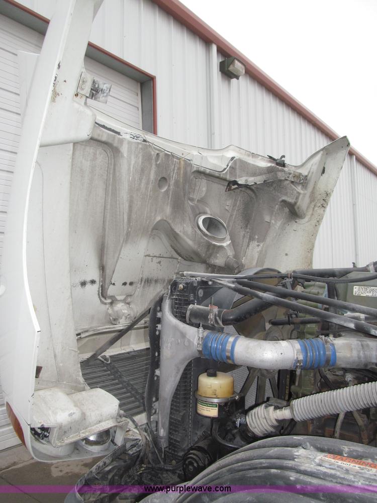 image for item B5349 2001 Freightliner Century Class day cab semi truck