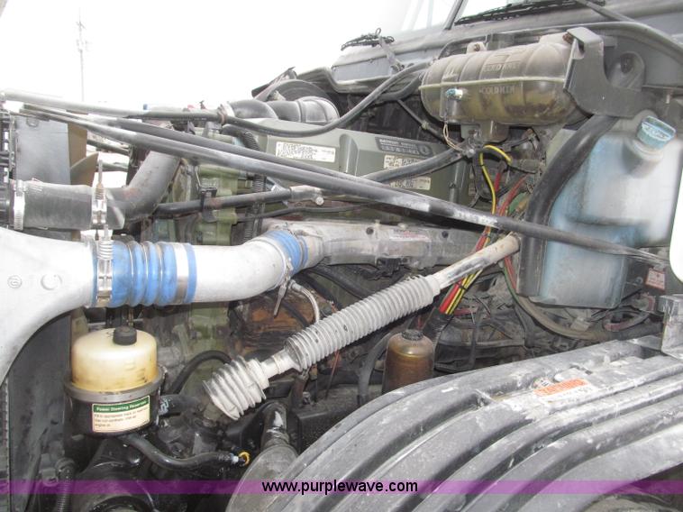 image for item B5349 2001 Freightliner Century Class day cab semi truck