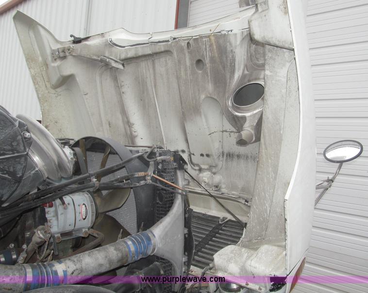 image for item B5349 2001 Freightliner Century Class day cab semi truck