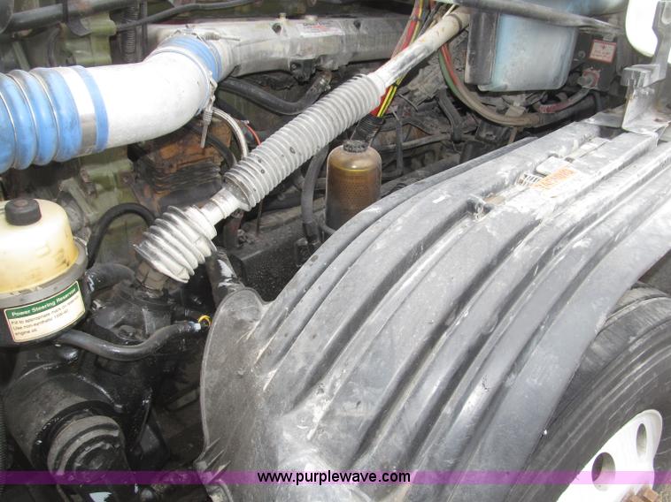 image for item B5349 2001 Freightliner Century Class day cab semi truck