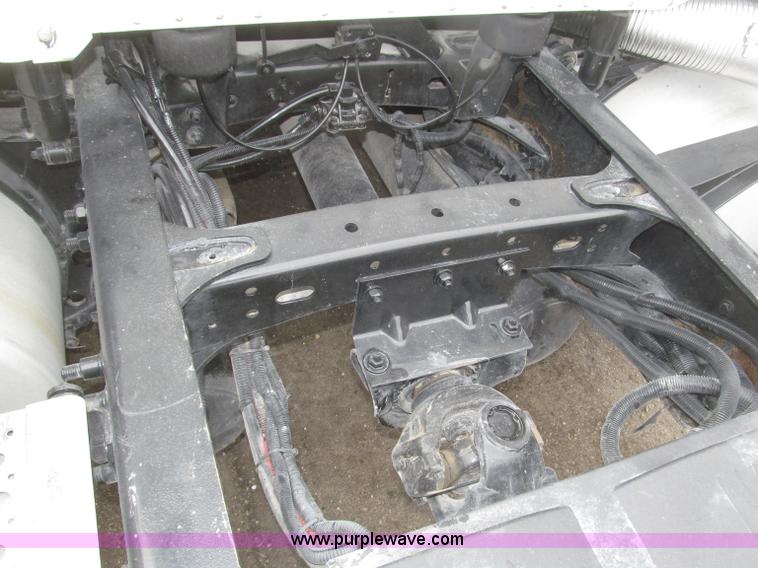 image for item B5349 2001 Freightliner Century Class day cab semi truck