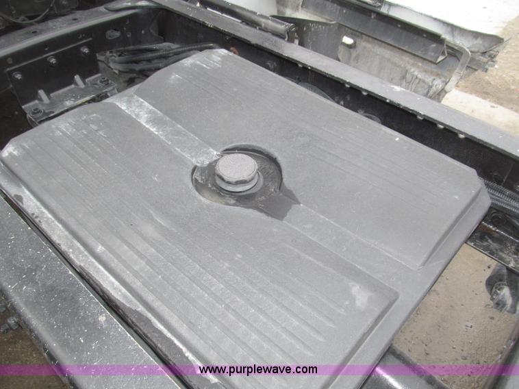 image for item B5349 2001 Freightliner Century Class day cab semi truck