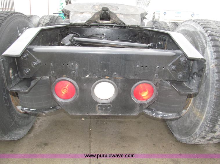 image for item B5349 2001 Freightliner Century Class day cab semi truck