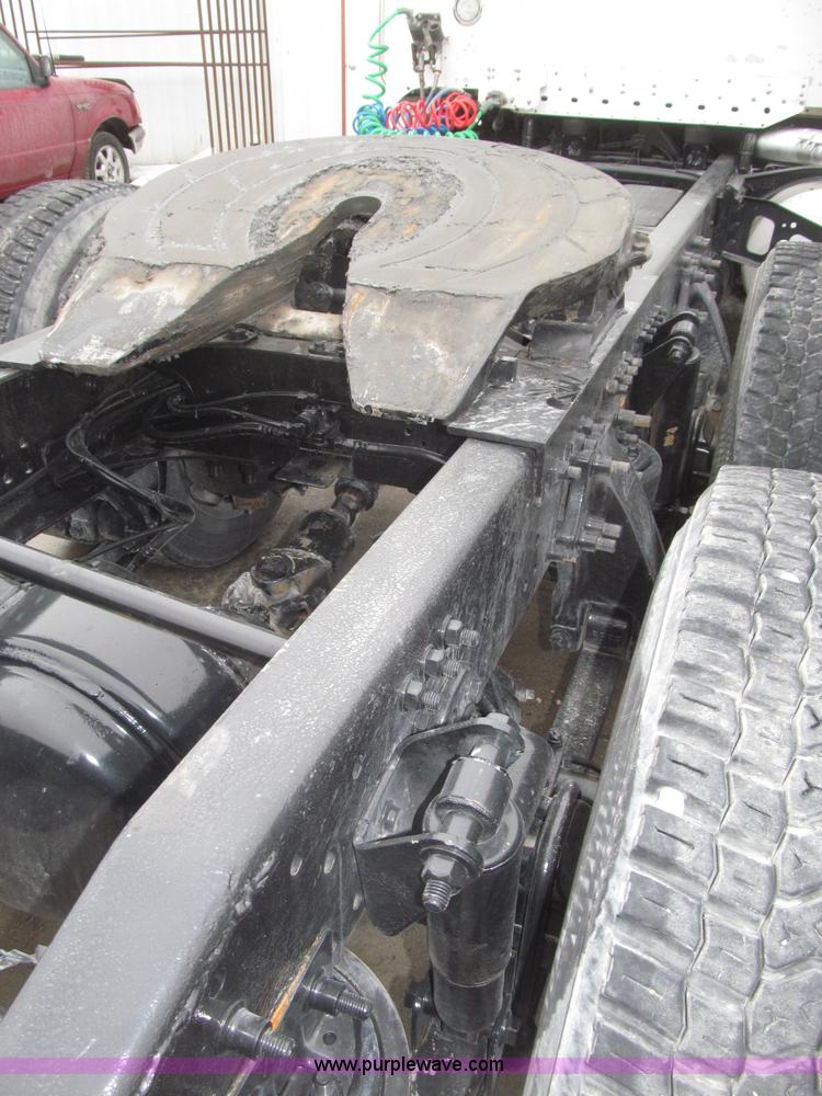 image for item B5349 2001 Freightliner Century Class day cab semi truck