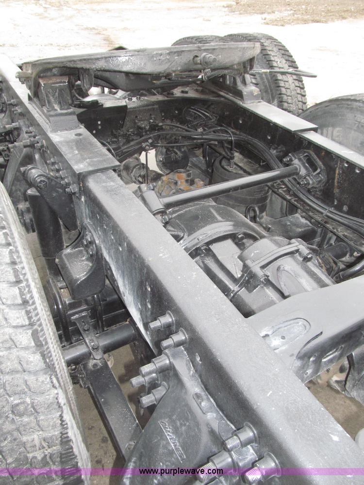 image for item B5349 2001 Freightliner Century Class day cab semi truck