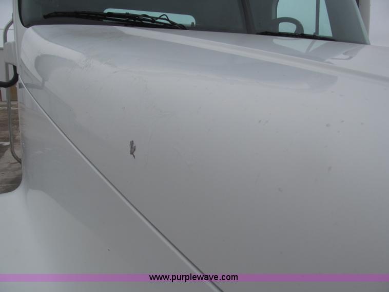 image for item B5349 2001 Freightliner Century Class day cab semi truck