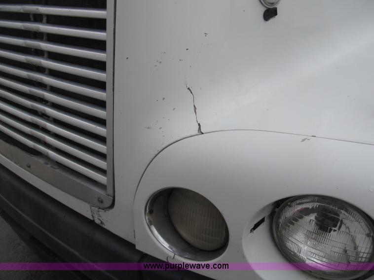 image for item B5349 2001 Freightliner Century Class day cab semi truck