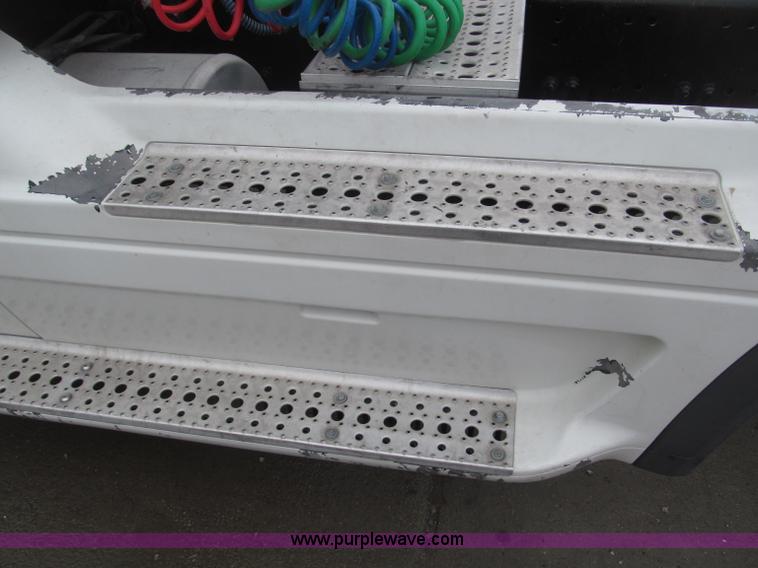 image for item B5349 2001 Freightliner Century Class day cab semi truck